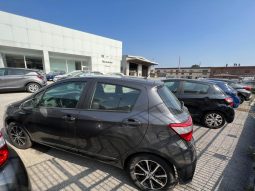 Toyota Yaris Lounge full