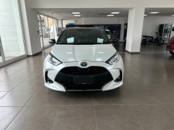 TOYOTA YARIS 1.5 HYBRID full