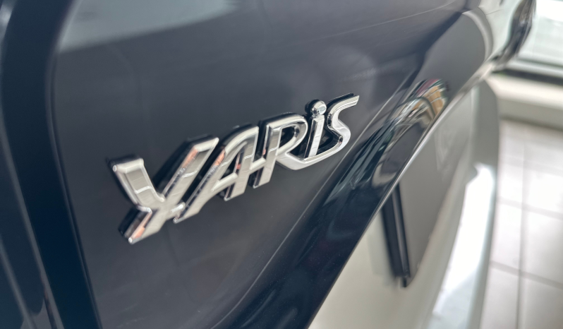 TOYOTA YARIS 1.5 HYBRID full