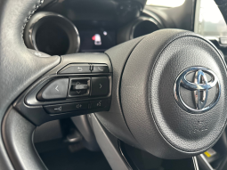 TOYOTA YARIS 1.5 HYBRID full