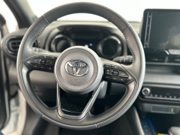 TOYOTA YARIS 1.5 HYBRID full