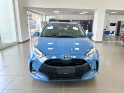 TOYOTA YARIS HYBRID pieno