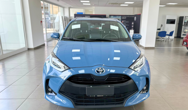 TOYOTA YARIS HYBRID pieno