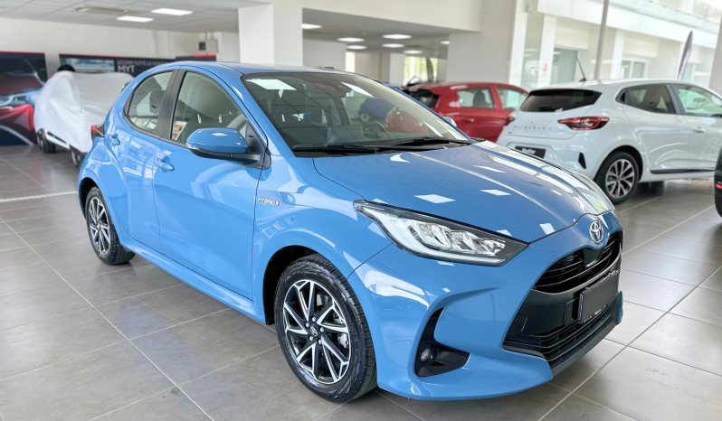 TOYOTA YARIS HYBRID pieno