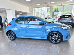 TOYOTA YARIS HYBRID pieno