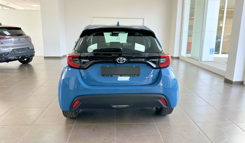 TOYOTA YARIS HYBRID pieno
