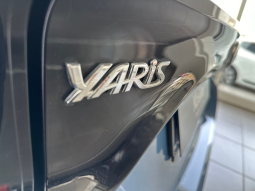 TOYOTA YARIS HYBRID pieno