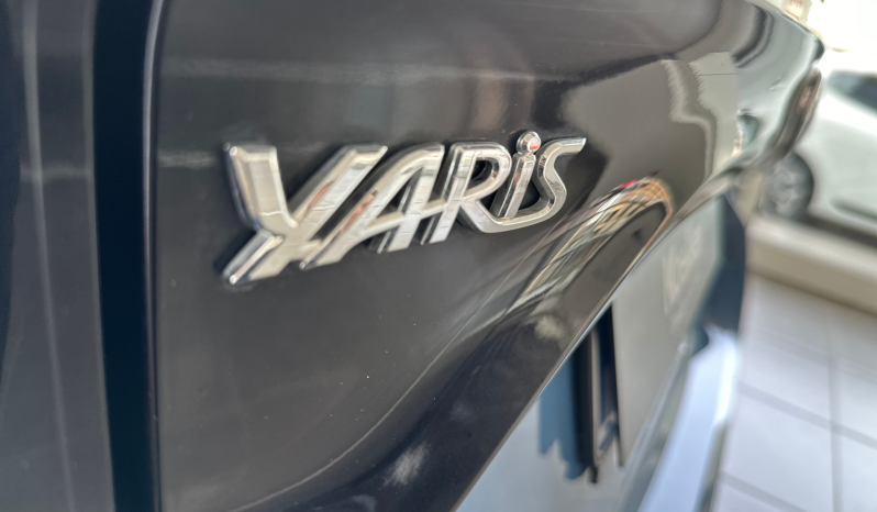 TOYOTA YARIS HYBRID pieno