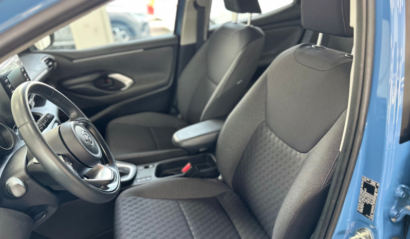 TOYOTA YARIS HYBRID pieno