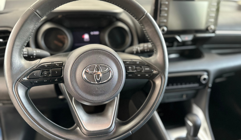 TOYOTA YARIS HYBRID pieno
