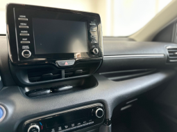 TOYOTA YARIS HYBRID pieno