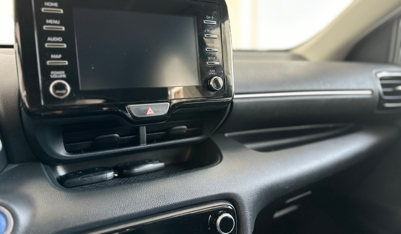 TOYOTA YARIS HYBRID pieno