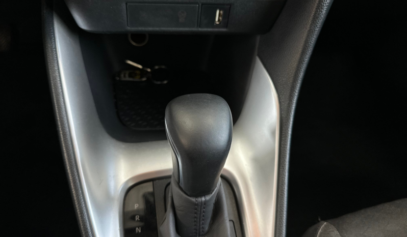 TOYOTA YARIS HYBRID pieno