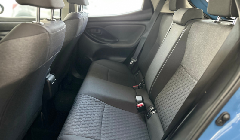 TOYOTA YARIS HYBRID pieno