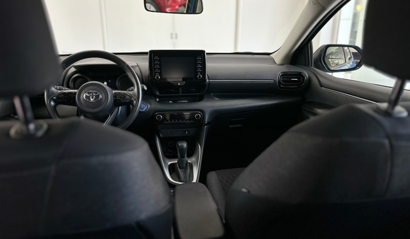 TOYOTA YARIS HYBRID pieno