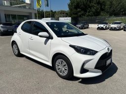 TOYOTA YARIS 1.5 HYBRID ACTIVE MY24 BIANCO pieno