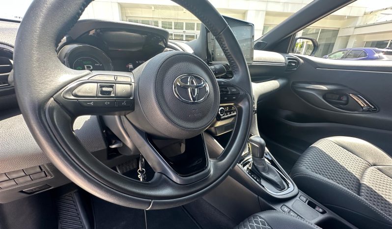 TOYOTA YARIS LOUNGE HYBRID pieno