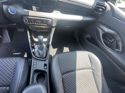 TOYOTA YARIS LOUNGE HYBRID pieno