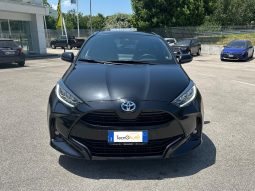 TOYOTA YARIS LOUNGE HYBRID pieno