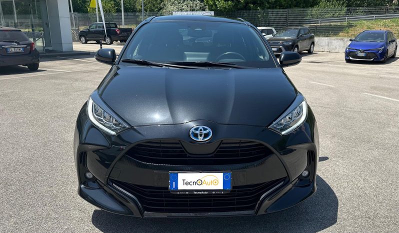 TOYOTA YARIS LOUNGE HYBRID pieno