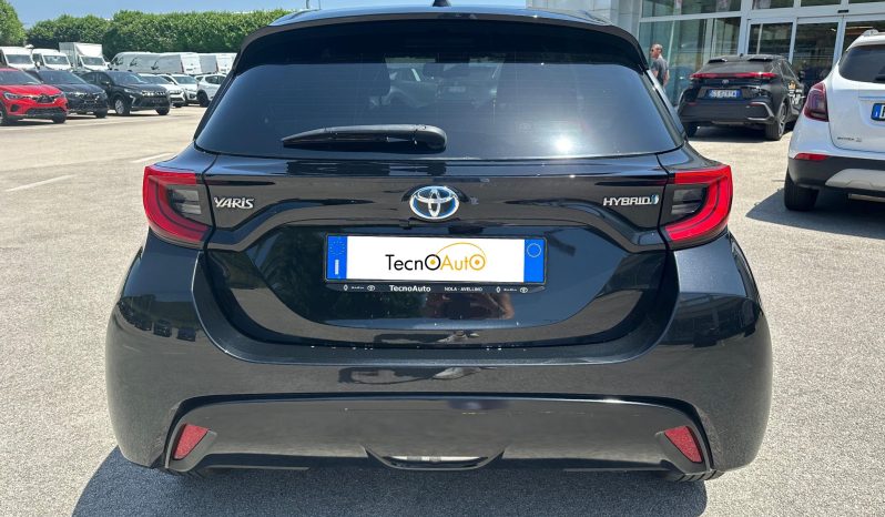 TOYOTA YARIS LOUNGE HYBRID pieno