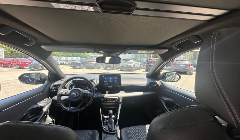 TOYOTA YARIS LOUNGE HYBRID pieno