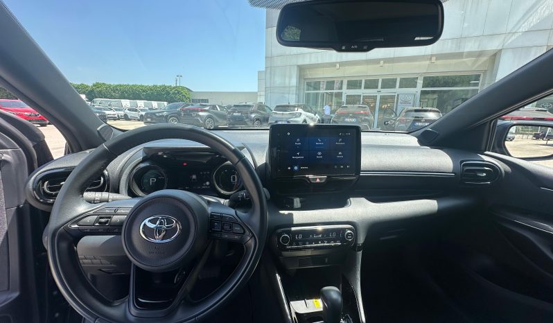TOYOTA YARIS LOUNGE HYBRID pieno