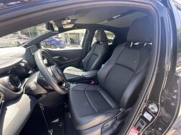 TOYOTA YARIS LOUNGE HYBRID pieno