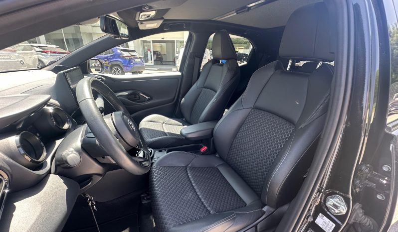 TOYOTA YARIS LOUNGE HYBRID pieno