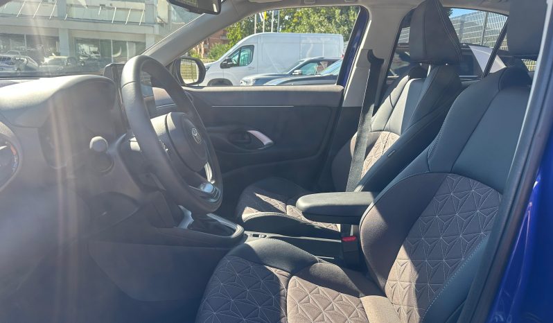 TOYOTA YARIS CROSS 1.5 HYBRID LOUNGE – BLU pieno