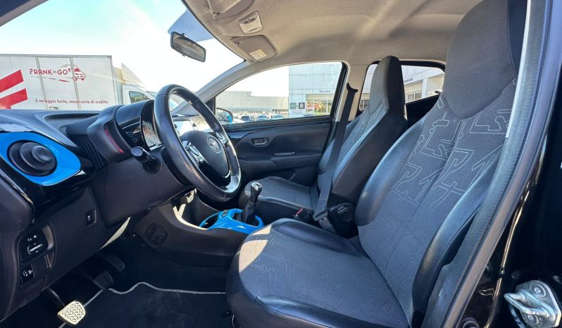 TOYOTA AYGO 1.0 X-CLUSIVE – NERO pieno