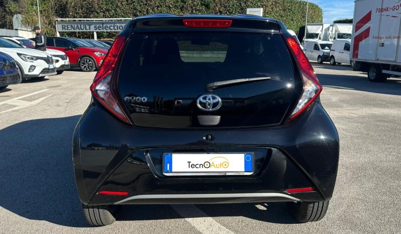 TOYOTA AYGO 1.0 X-CLUSIVE – NERO pieno