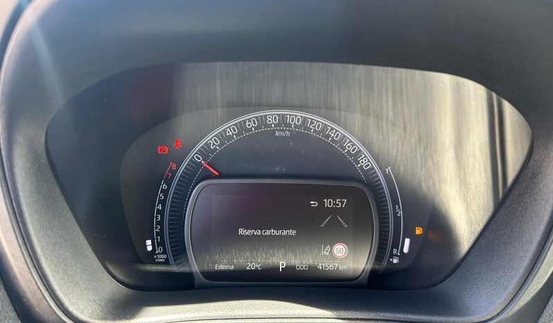 TOYOTA AYGO X 1.0 TREND – SILVER pieno