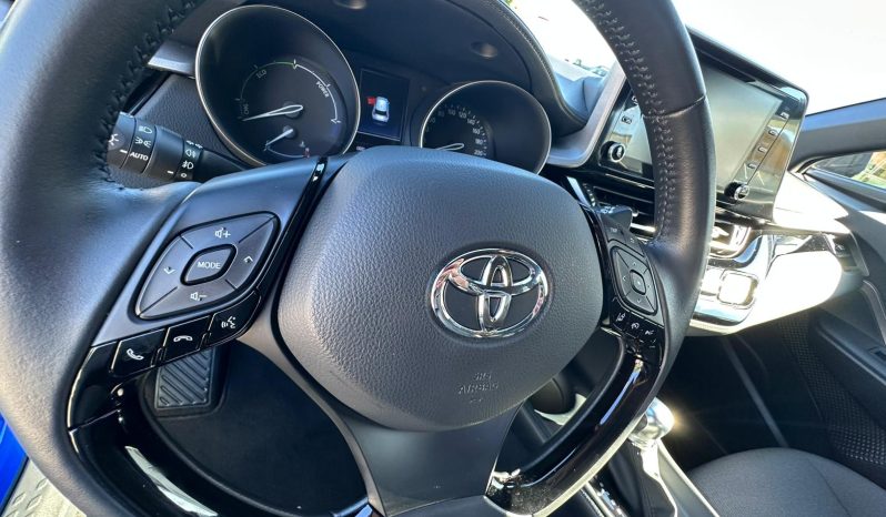 TOYOTA C-HR 1.8 HYBRID ACTIVE – BLU pieno