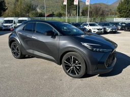 TOYOTA C-HR 1.8 HYBRID LOUNGE GRIGIO – KM 0 pieno