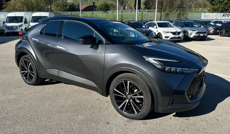 TOYOTA C-HR 1.8 HYBRID LOUNGE GRIGIO – KM 0 pieno