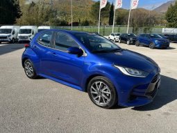 TOYOTA YARIS TREND 1.5 HYBRID BLU pieno