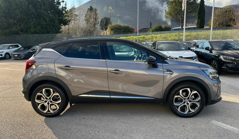 RENAULT CAPTUR 2022 INTENS HYBRID 145 CV – GRIGIO pieno
