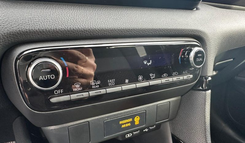 TOYOTA YARIS 1.5 HYBRID LOUNGE – BLACK pieno