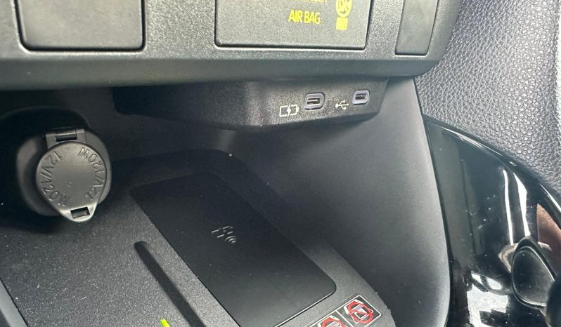 TOYOTA YARIS 1.5 HYBRID LOUNGE – BLACK pieno