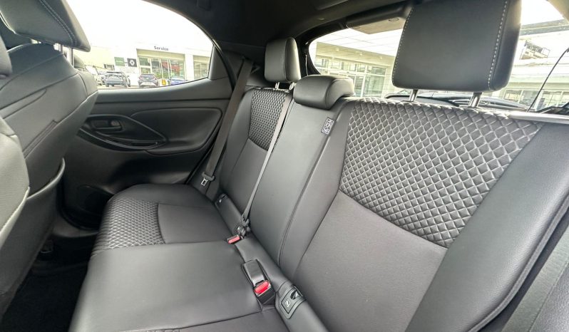 TOYOTA YARIS 1.5 HYBRID LOUNGE – BLACK pieno