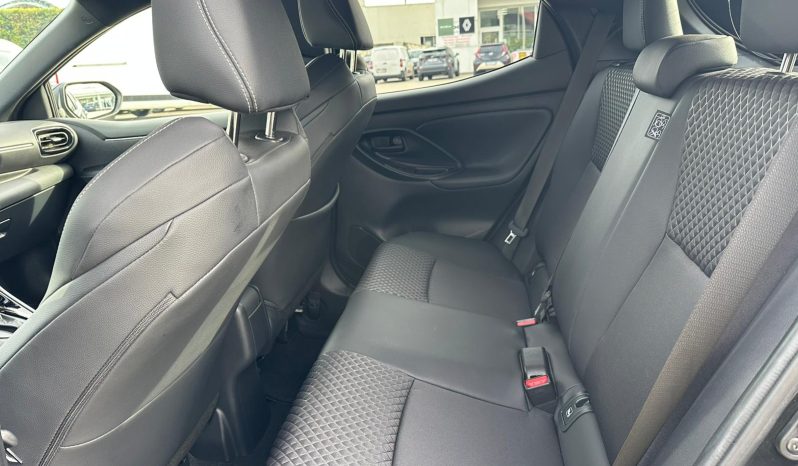 TOYOTA YARIS 1.5 HYBRID LOUNGE – BLACK pieno