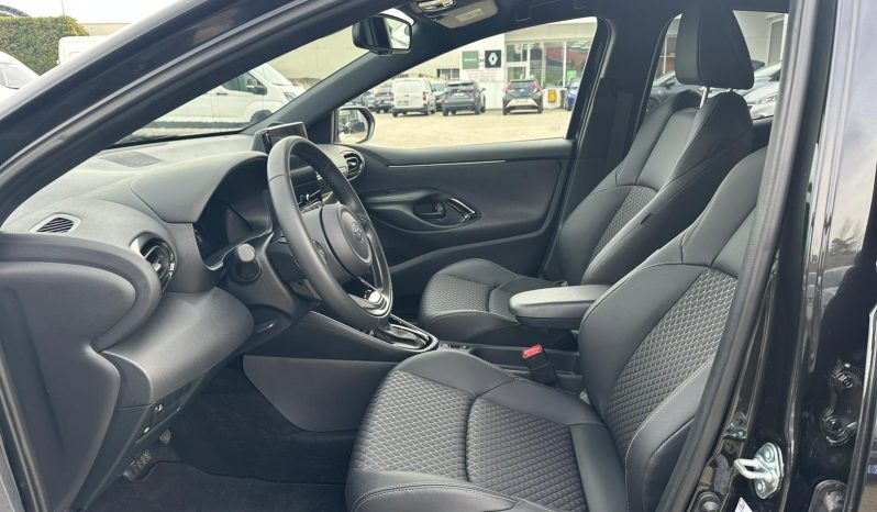 TOYOTA YARIS 1.5 HYBRID LOUNGE – BLACK pieno