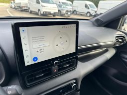 TOYOTA YARIS 1.5 HYBRID LOUNGE – BLACK pieno