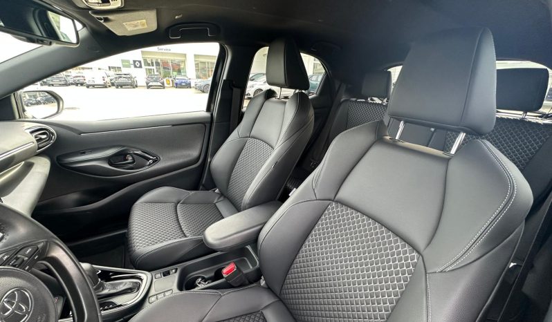 TOYOTA YARIS 1.5 HYBRID LOUNGE – BLACK pieno