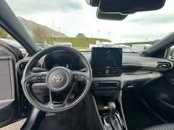 TOYOTA YARIS 1.5 HYBRID LOUNGE – BLACK pieno