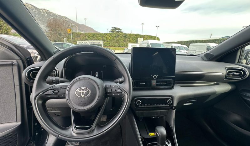 TOYOTA YARIS 1.5 HYBRID LOUNGE – BLACK pieno