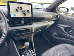 TOYOTA YARIS 1.5 HYBRID LOUNGE – BLACK pieno