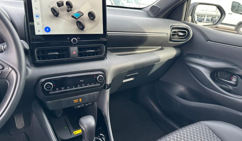 TOYOTA YARIS 1.5 HYBRID LOUNGE – BLACK pieno