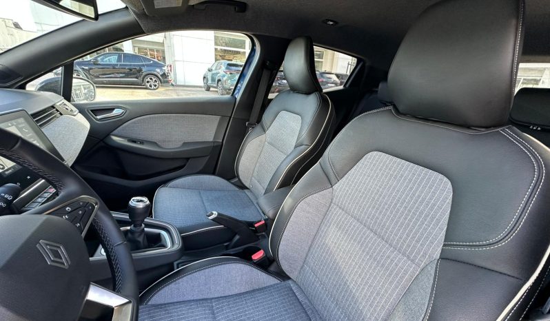 RENAULT CLIO MY25 TECHNO 1.0 TCE 90CV – BLU IRON pieno